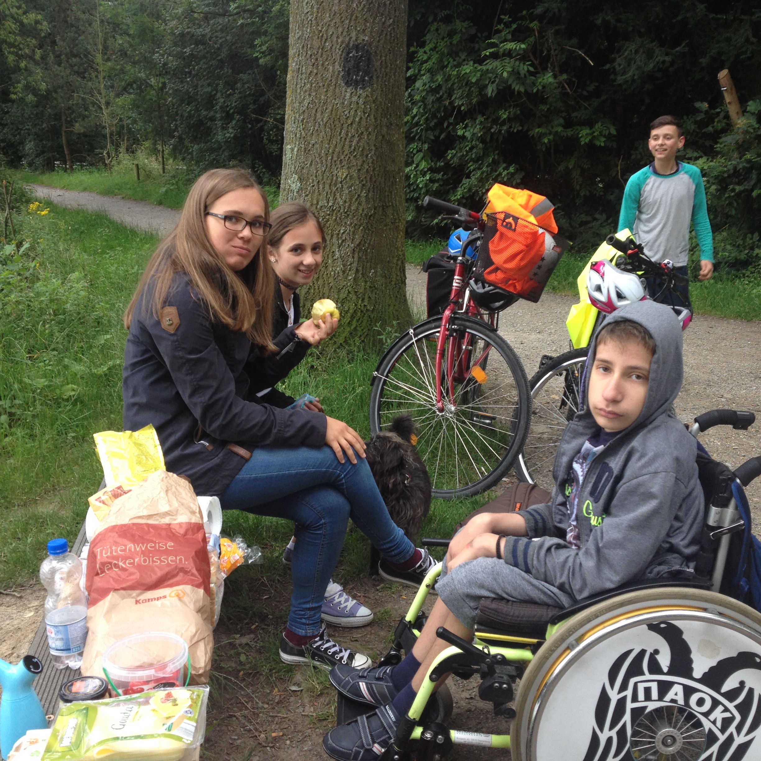 bagb_Ausflug 3 Picknick unterwegs.JPG